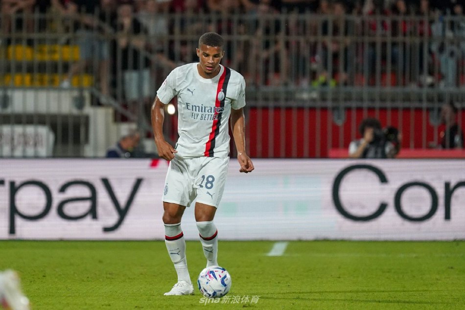 根据国际足 根据国际足